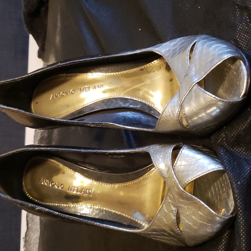 Open toed heel